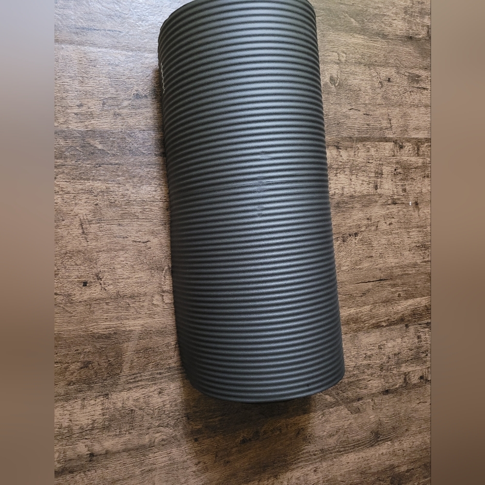 Amazon Basics 1/2 Inch Thick Exercise Yoga Mat